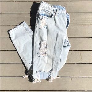 Light Wash BDG Boyfriend jeans